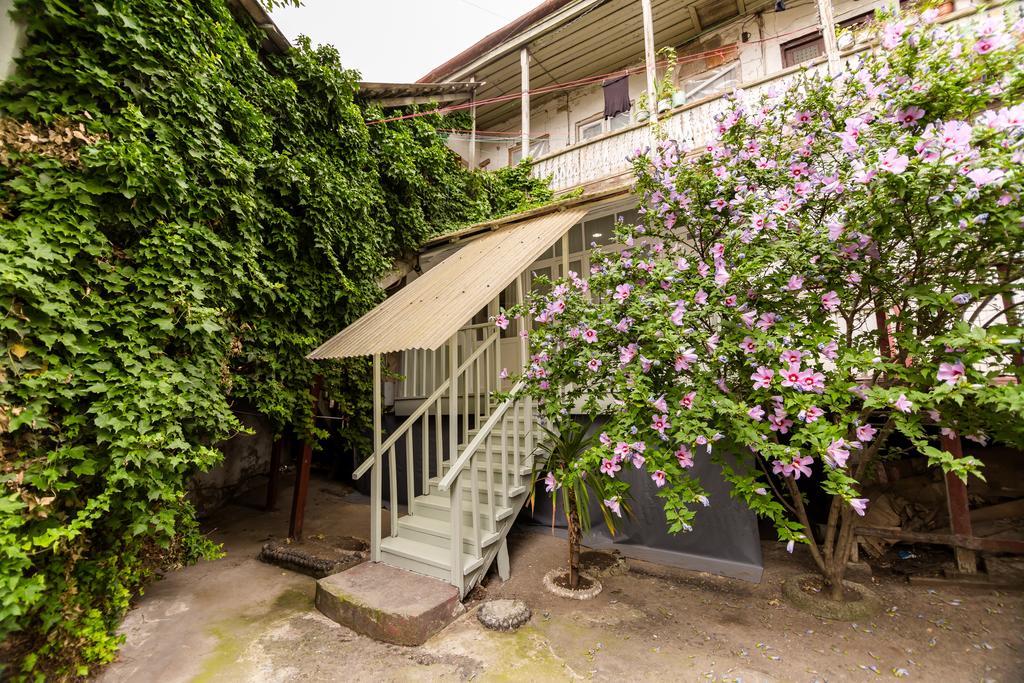 Apartment In Cozy Little Yard Tbilisi Exteriér fotografie